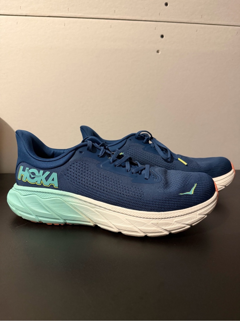 Hoka Arahi 7 Women's 12 Navy and Mint Lightweight Running Shoes